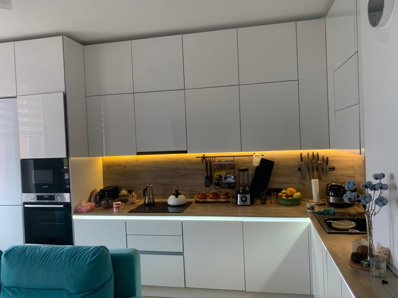 кухня до потолка Белая